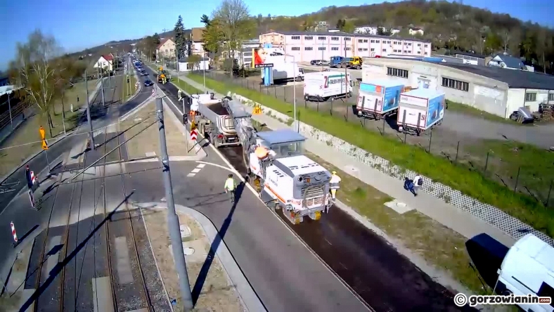 4/9 Drogowcy zrywają asfalt przy Kostrzyńskiej.