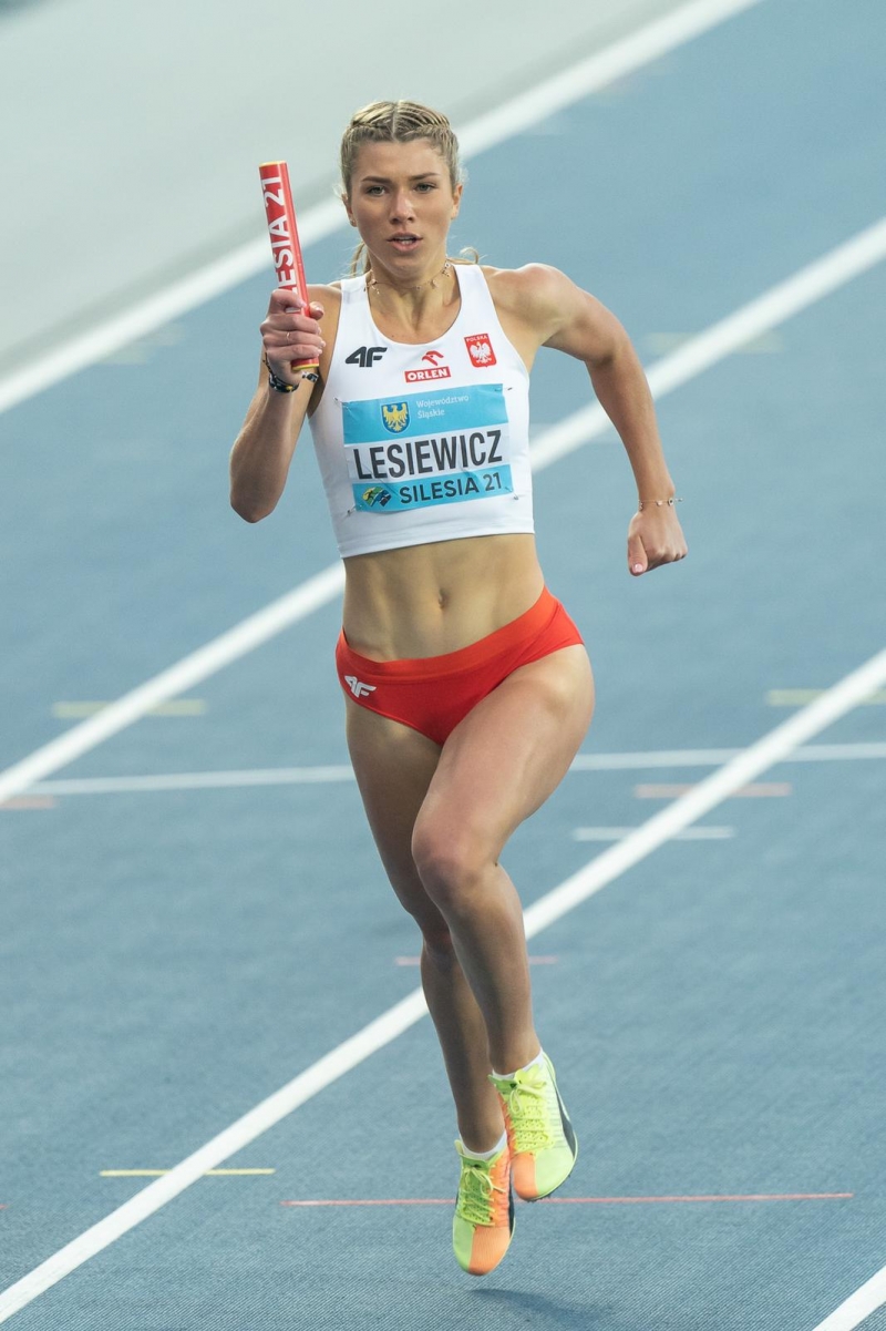 6/6 Kornelia Lesiewicz ze srebrnym medalem mistrzostw świata sztafet