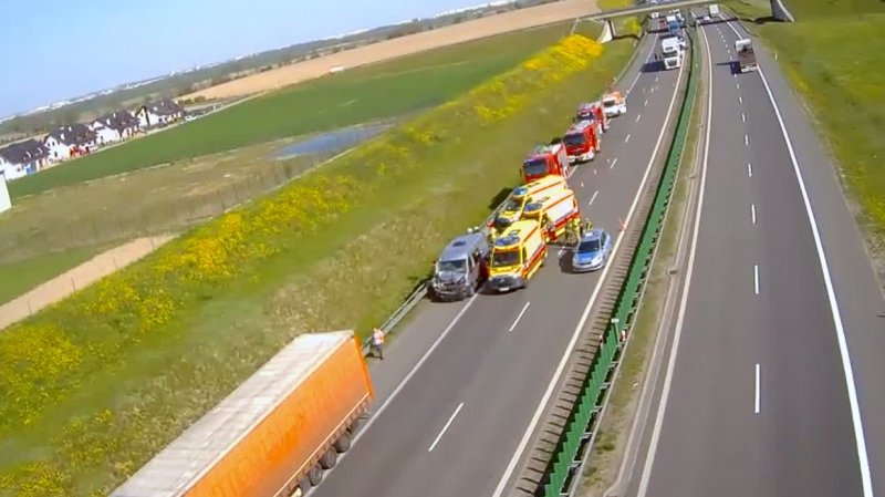 3/6 Wypadek na S3. Bus uderzył w ciężarówkę