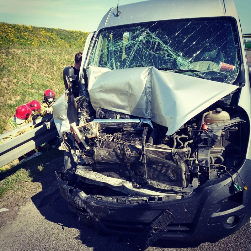 5/6 Wypadek na S3. Bus uderzył w ciężarówkę