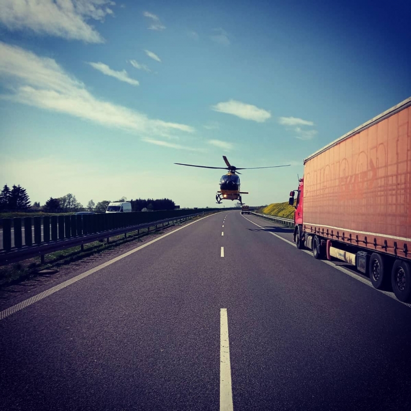 6/6 Wypadek na S3. Bus uderzył w ciężarówkę