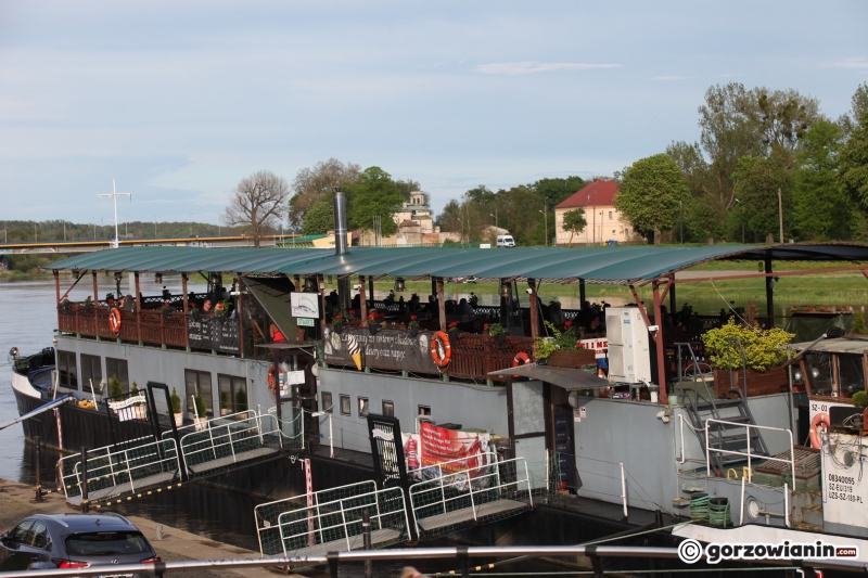 12/18 Otwarte ogródki gastronomiczne pełne klientów