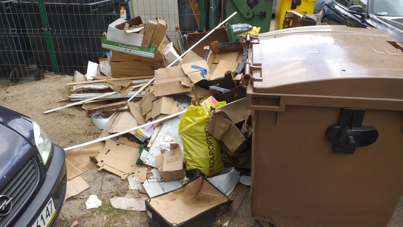 6/6 Bałagan na podwórku przy ul. Sikorskiego i Pocztowej