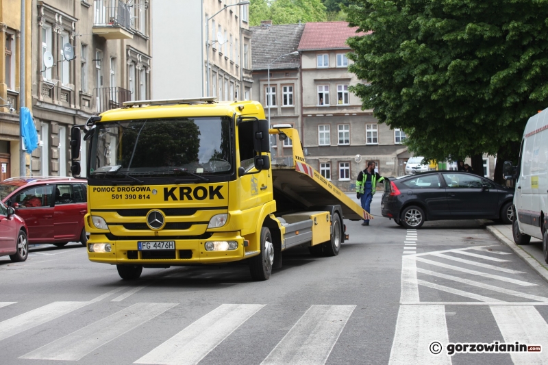 4/8 Sprzątanie ulic i odholowywanie aut z ul. 30 Stycznia