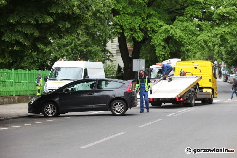 7/8 Sprzątanie ulic i odholowywanie aut z ul. 30 Stycznia