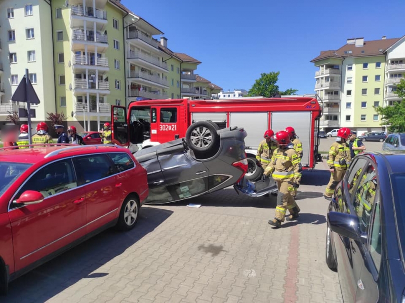 2/4 Zderzenie hondy i busa na os. Europejskim