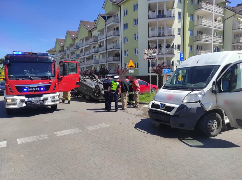 3/4 Zderzenie hondy i busa na os. Europejskim