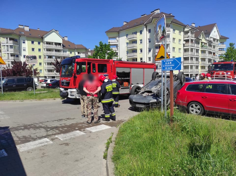 4/4 Zderzenie hondy i busa na os. Europejskim