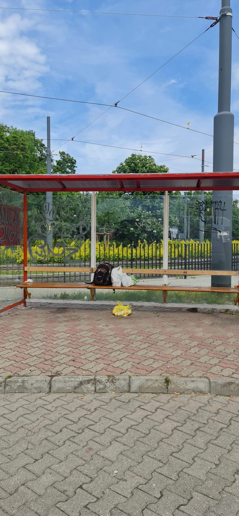 10/13 Pobazgrane sprayem przystanki w Gorzowie