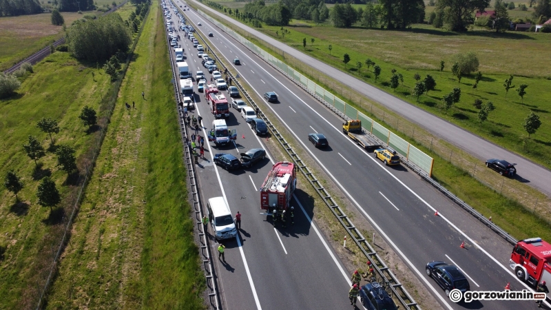 2/7 Wypadek na S3. Zderzenie busa i dwóch osobówek