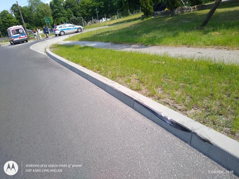 4/5 Motocyklista wjechał w cmentarny płot