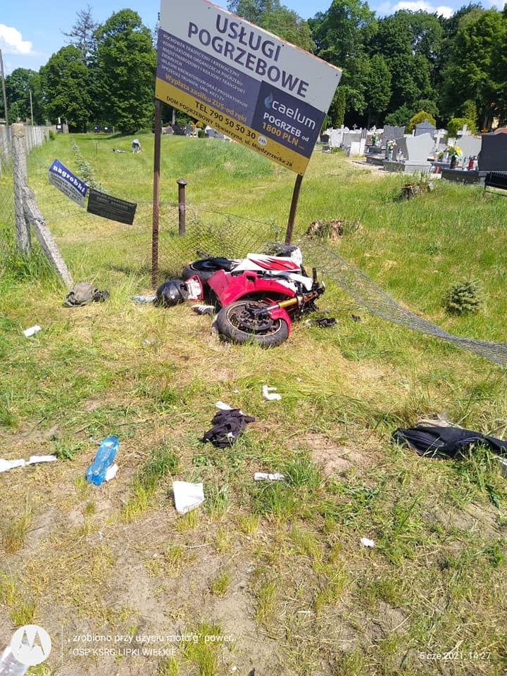 5/5 Motocyklista wjechał w cmentarny płot