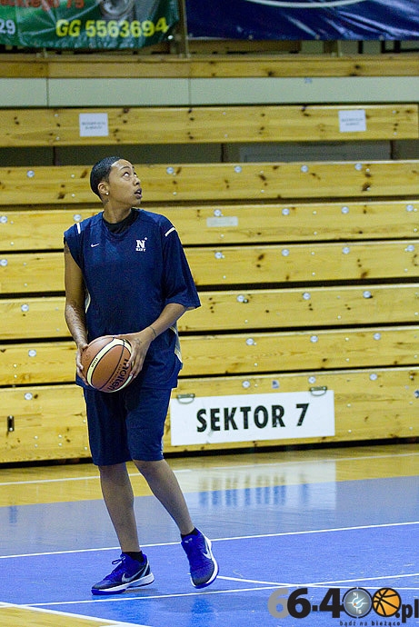 6/11 Koszykarki KSSSE AZS PWSZ trenują