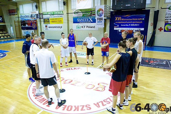 10/11 Koszykarki KSSSE AZS PWSZ trenują