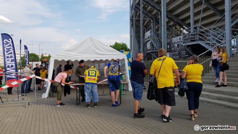 6/9 Kibice Stali Gorzów szczepią się podczas meczu z Unią Leszno