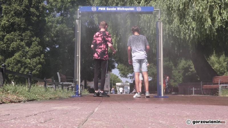 8/13 Kurtyny wodne chłodzą mieszkańców Gorzowa