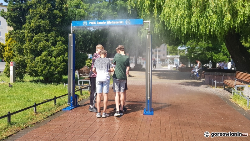 10/13 Kurtyny wodne chłodzą mieszkańców Gorzowa