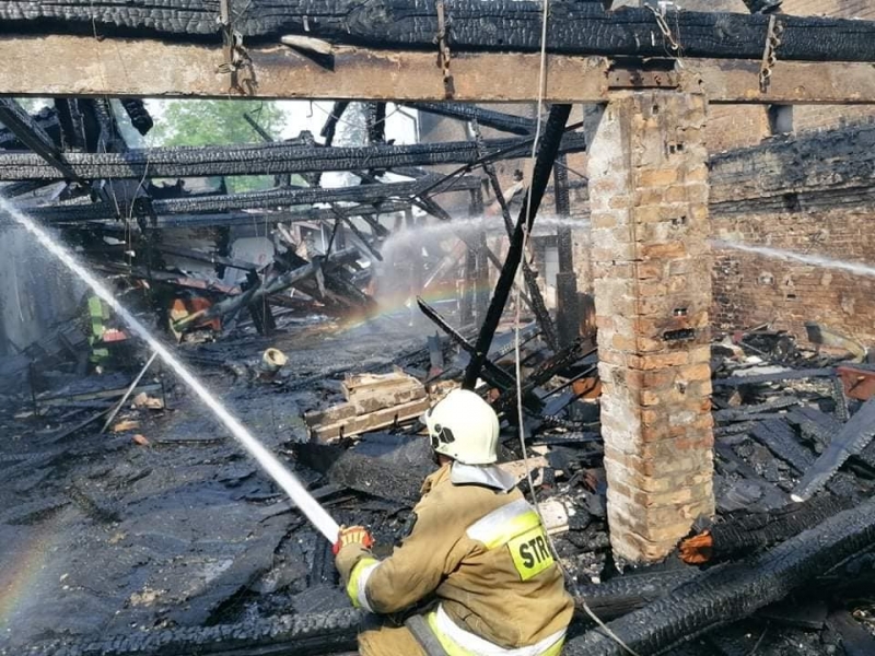 5/5 Pożar starej fabryki mebli w Witnicy