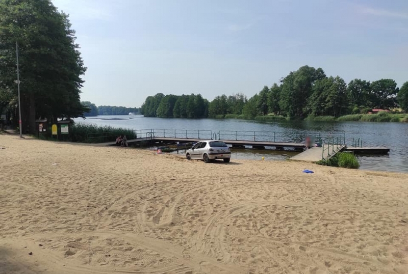 6/6 Porzucony peugeot na plaży w Kłodawie