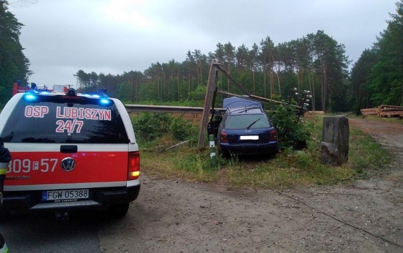 1/5 Audi uderzyło w betonowy słup