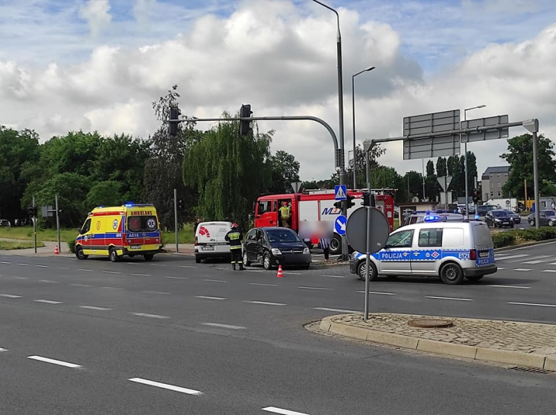 2/6 Zderzenie citroena i opla przy ul. Grobla