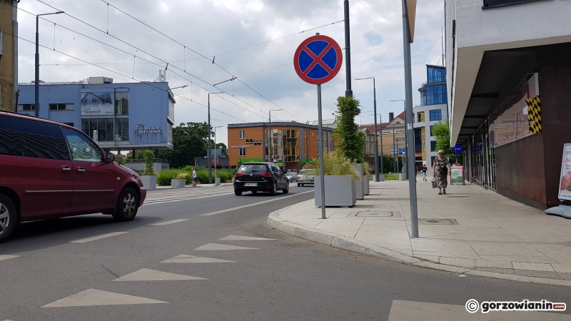 4/7 Betonowe donice na skrzyżowaniu ul. Sikorskiego i Pocztowej