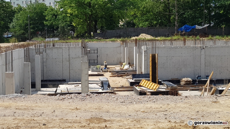 4/15 Budowa nowych bloków na os. Dolinki