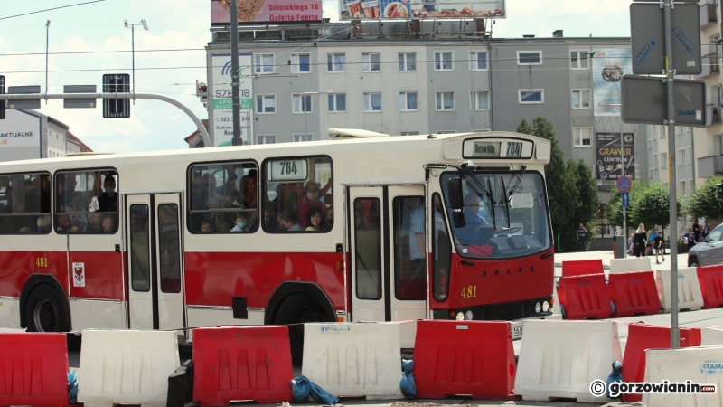 5/16 Przejazd zabytkowym Jelczem