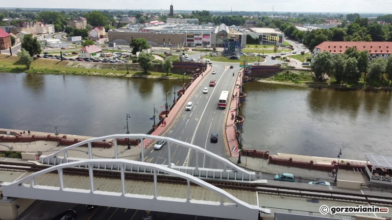 11/16 Przejazd zabytkowym Jelczem