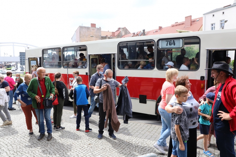 15/16 Przejazd zabytkowym Jelczem