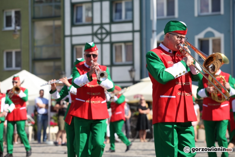10/38 Pokaz musztry paradnej w wykonaniu Gorzowskiej Orkiestry Dętej
