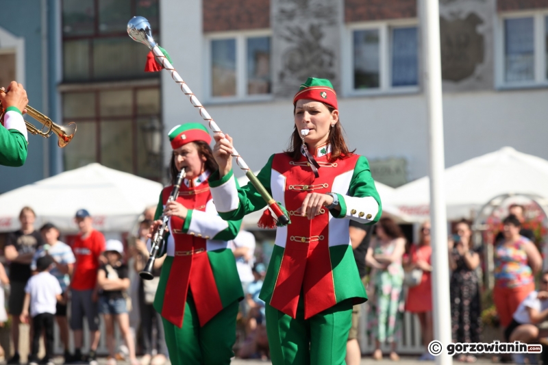 18/38 Pokaz musztry paradnej w wykonaniu Gorzowskiej Orkiestry Dętej