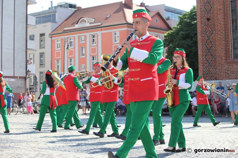 22/38 Pokaz musztry paradnej w wykonaniu Gorzowskiej Orkiestry Dętej