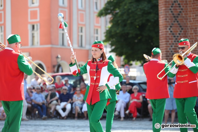 23/38 Pokaz musztry paradnej w wykonaniu Gorzowskiej Orkiestry Dętej