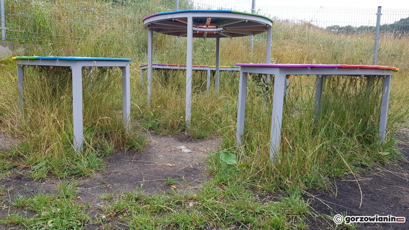 8/11 Zarośnięty plac zabaw przy Filharmonii Gorzowskiej