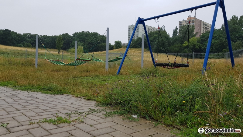 10/11 Zarośnięty plac zabaw przy Filharmonii Gorzowskiej