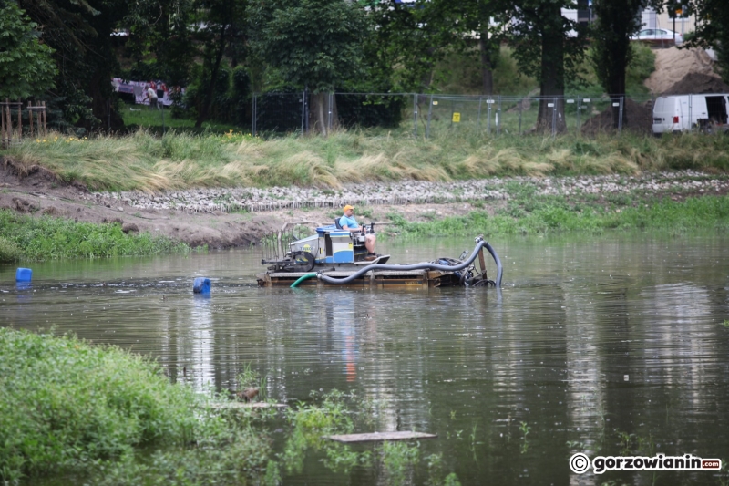 3/9 Odmulanie stawu w parku Róż