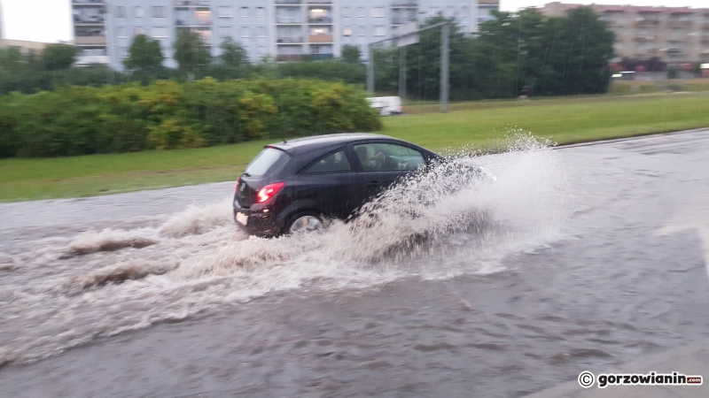 5/19 Ulewny deszcz zalewa ulice Gorzowa