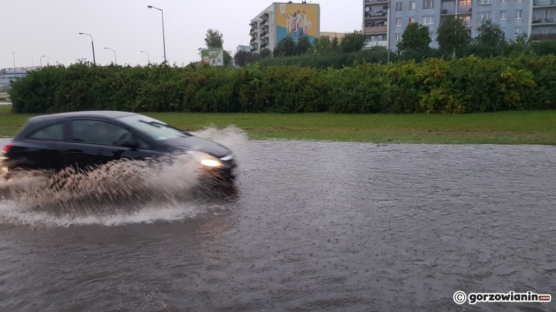 6/19 Ulewny deszcz zalewa ulice Gorzowa