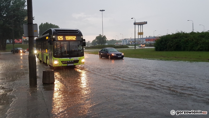 9/19 Ulewny deszcz zalewa ulice Gorzowa