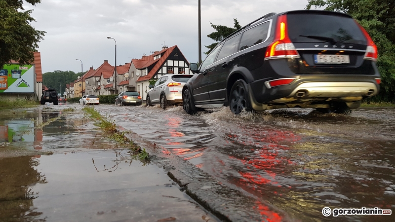 15/19 Ulewny deszcz zalewa ulice Gorzowa