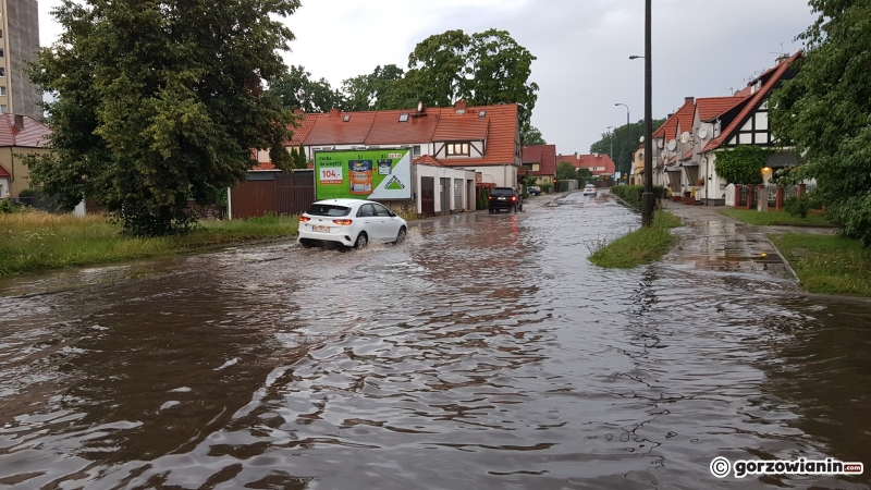 16/19 Ulewny deszcz zalewa ulice Gorzowa