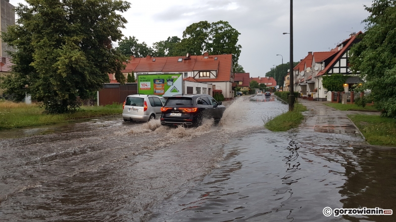 17/19 Ulewny deszcz zalewa ulice Gorzowa