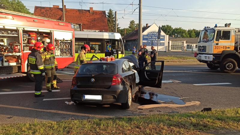 1/8 Poranne zdarzenie BMW z tramwajem. Jedna osoba ranna