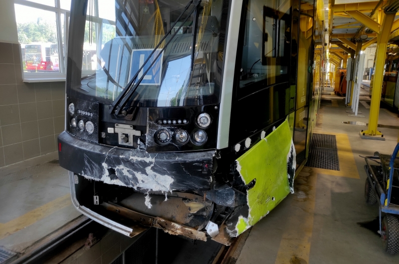 6/8 Poranne zdarzenie BMW z tramwajem. Jedna osoba ranna