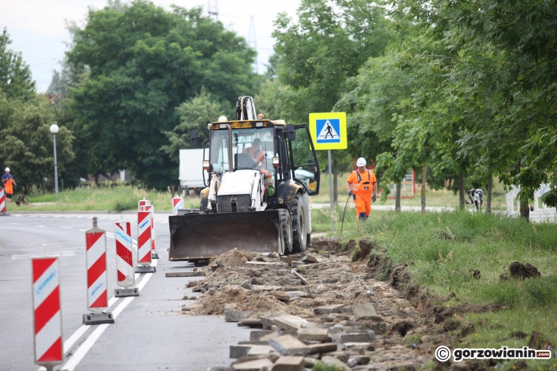 13/17 Ruszył remont ul. Kombatantów