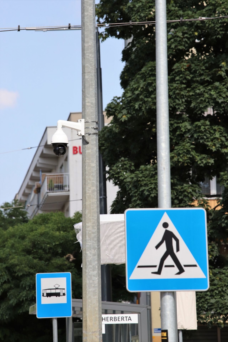 3/4 Montaż kamer monitoringu miejskiego