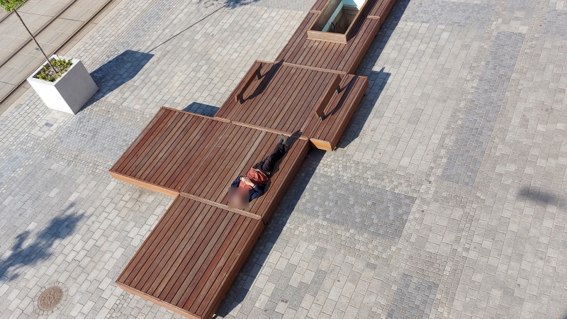 4/4 Osoby śpiące na ławkach w Gorzowie