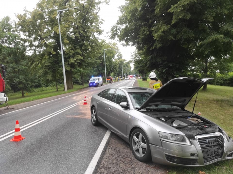 4/7 Zderzenie toyoty i audi na DK22