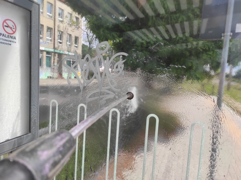 3/18 Czyszczenie pobazgranych przystanków w Gorzowie